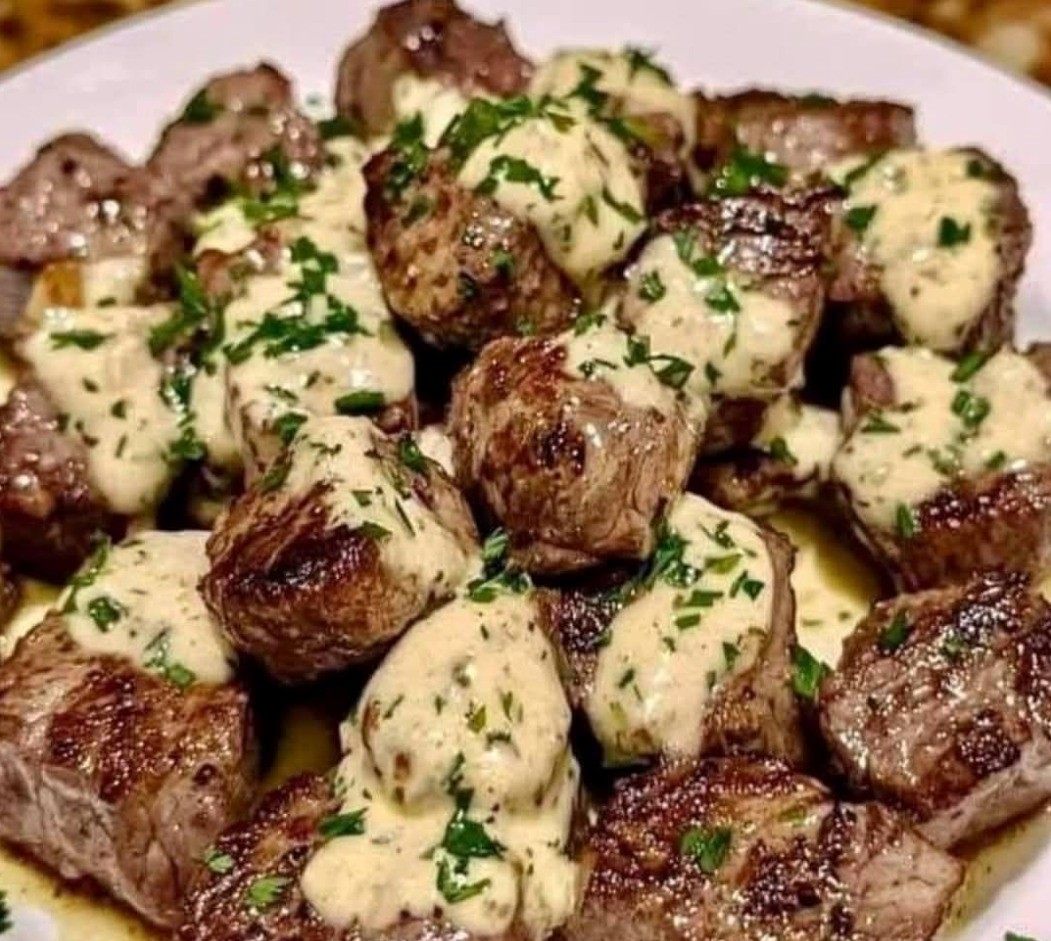 Cubos de carne com manteiga de alho