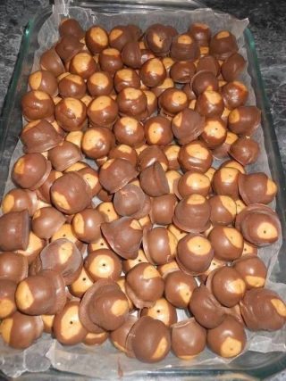 BOLINHAS DE MANTEIGA DE AMENDOIM