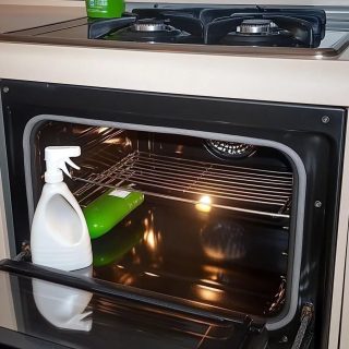 LIMPADOR DE FORNO CASEIRO – UMA SOLUÇÃO NATURAL E EFICAZ PARA UMA COZINHA BRILHANTE