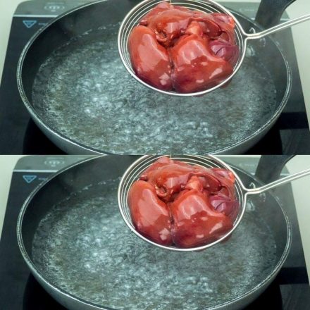 Uma deliciosa surpresa: fígado de galinha cozido para uma experiência culinária inesquecível.