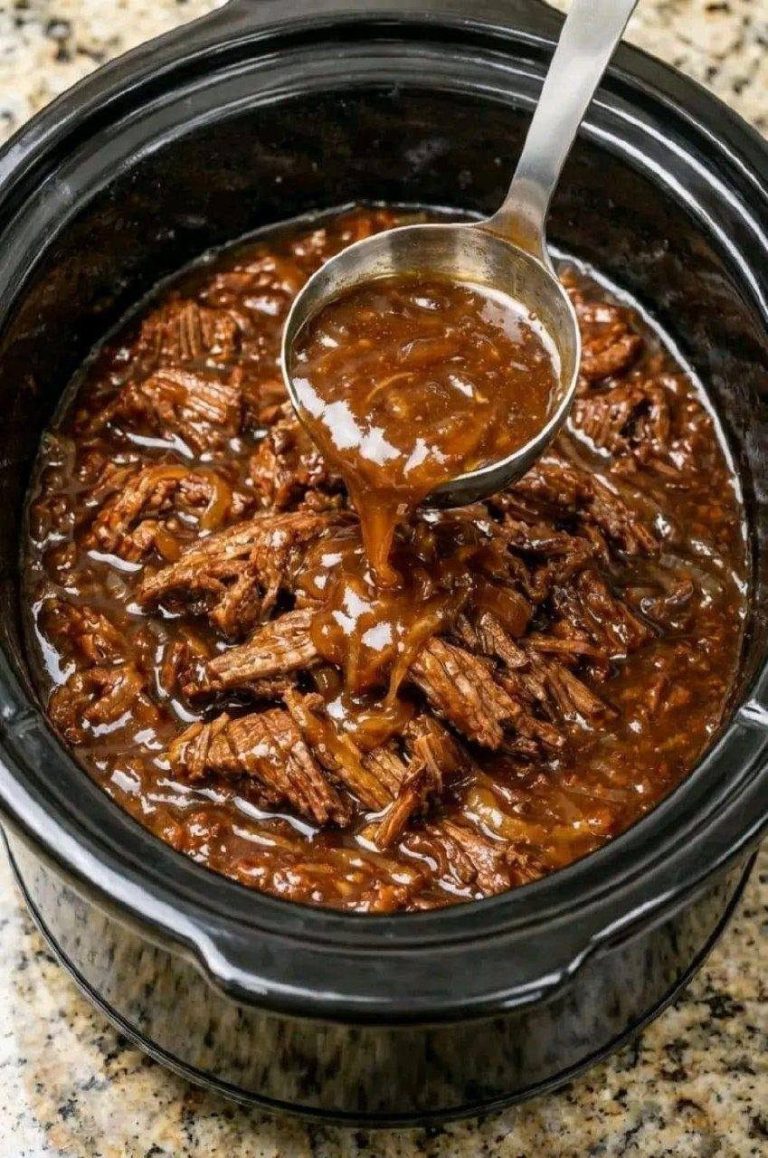 Pimentões recheados com carne e arroz na panela elétrica 9 de fevereiro de 2026 por admin ANÚNCIO Tempo de preparo:  20 minutos  Tempo de preparo:  5 horas  Tempo total:  5 horas e 20 minutos  Ingredientes:    1 lb. de carne moída (ou peru) 5 pimentões, com as pontas cortadas e picadas para o recheio. 1 1/2 xícaras de arroz cozido podem ser sobras de arroz. Pote de 680 g de molho marinara, dividido 1 cebola branca pequena picada 1/2 colher de chá de sal 1/4 colher de chá de alho em pó 1/2 colher de chá de tomilho seco 1/2 colher de chá de estragão seco também funciona bem.    Instruções: