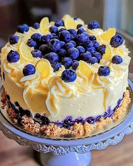 Cheesecake de limão e mirtilo com camadas cremosas