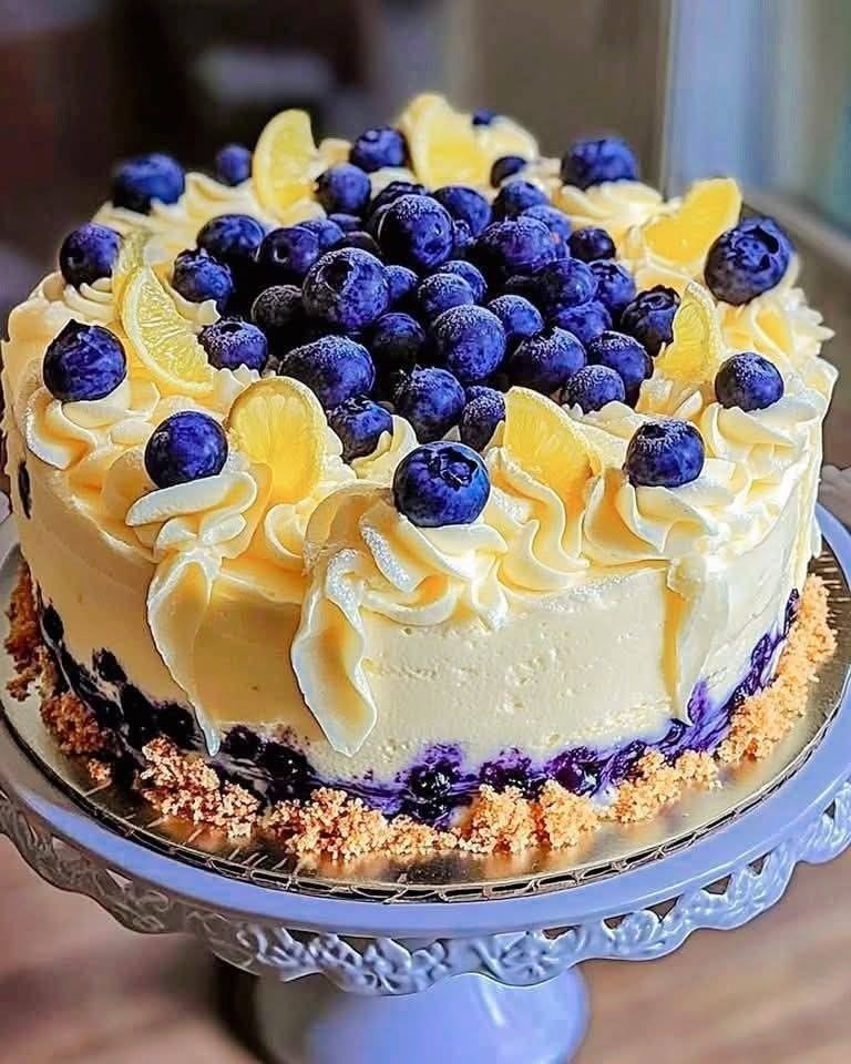 Cheesecake de limão e mirtilo com camadas cremosas