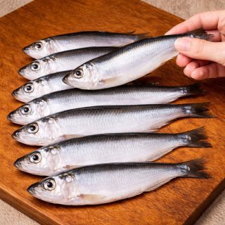 Sardinas listas para la cena en solo 10 minutos: el truco sencillo que aprendí de un pescador experimentado