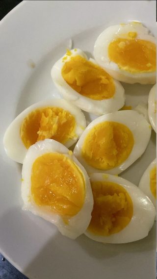 Médicos revelam que comer ovos causa