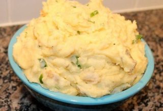 El secreto de la abuela para el puré de papas más cremoso