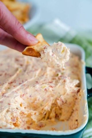 “Esta salsa se robó el espectáculo en nuestra noche de chicas. ¡Absolutamente adictiva, la devoramos en 15 minutos!”