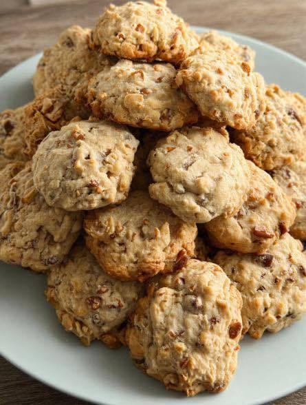 ¡Madre mía! Llevo años buscando esta receta. Mi mamá solía hacerlas a menudo y perdí su receta. ¡Muchísimas gracias! Siempre las llamaba “Michigan Rocks”. (Receta completa) 👇 💬