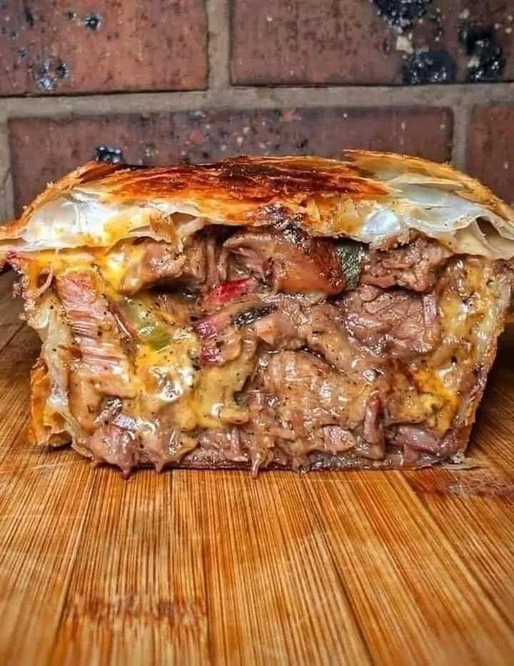 Ingredientes para a torta de frango: Use frango ou carne (à sua escolha) Cebola picada Confie em mim! Se você ainda não entrou neste grupo, está perdendo. Receita completa aqui 😍😍😍👇👇👇👇