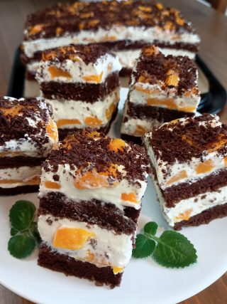 Elegancia de Melocotón – Pastel Delicado con Notas Afrutadas