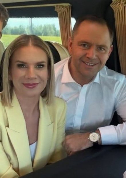 LOS VECINOS SON IMPIADOS CON KAROL NAWROCKI – VOCES LOCALES QUE NO SIEMPRE SUENAN FAVORABLES