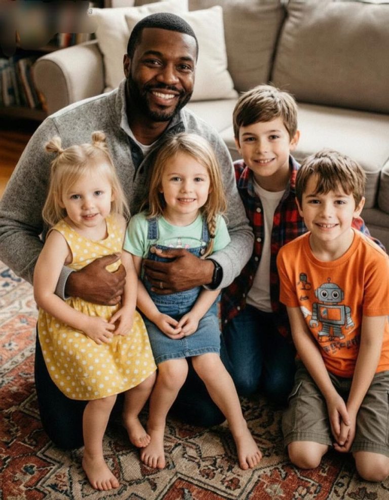 Adopté a cuatro hermanos que se suponía que debían estar separados; un año después, un extraño apareció y reveló la verdad sobre sus padres biológicos.