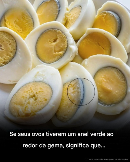 ¿Qué causa el anillo verde alrededor de los huevos duros?